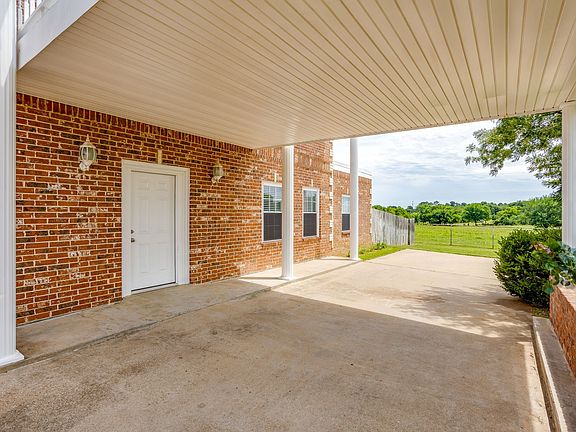 4th image of 807 Caddo Rd