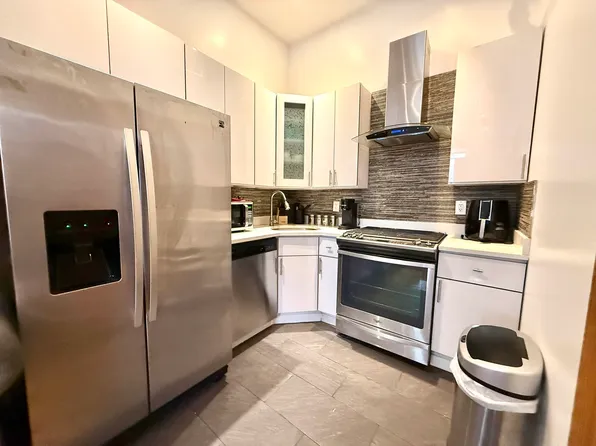 595 Greene Avenue image 3 of 11