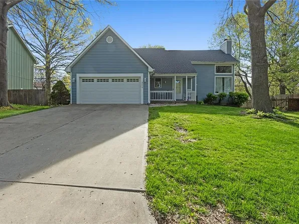 3511 Winchester Dr, Leavenworth, KS 66048