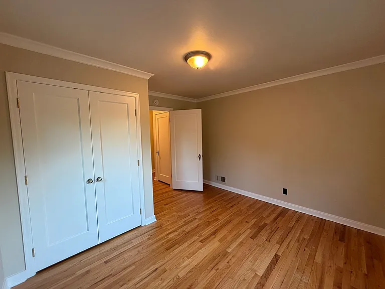 924 N Union Ave — Photo 8