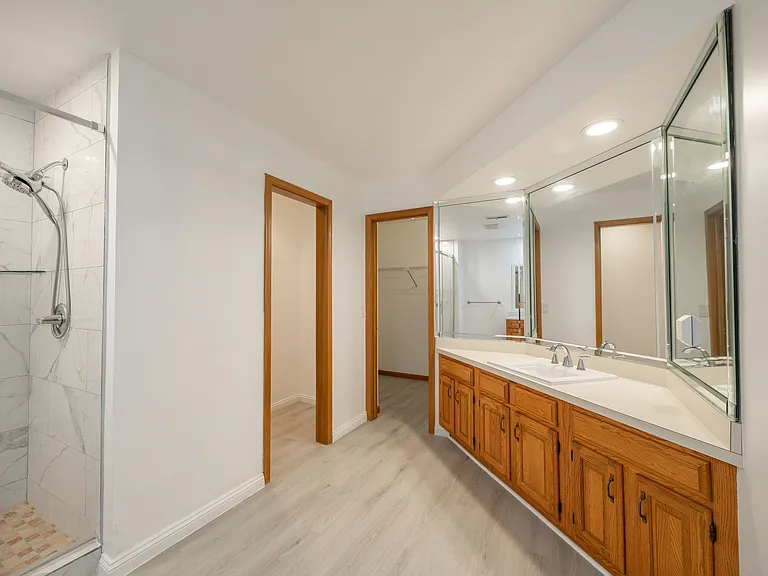 5751 Som Center Rd — Photo 20