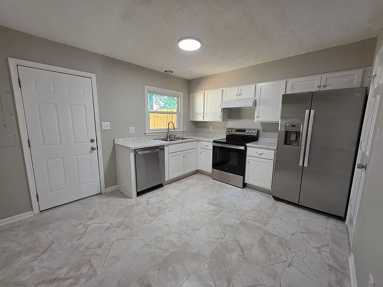 353 Susan Constant Dr — Photo 2