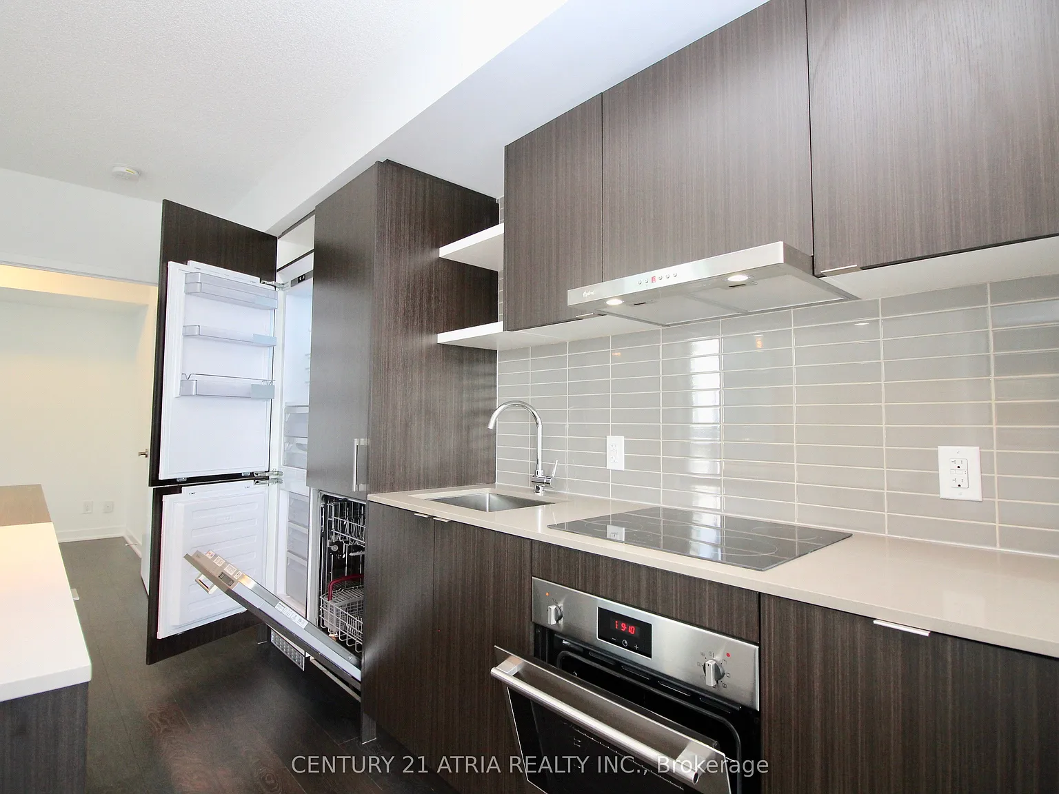 100 Harbour St — Photo 3