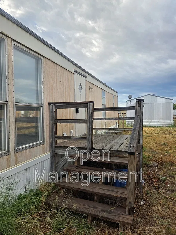 3 bed, 2.0 bath, 1216 sqft, $1,074 — Photo 3