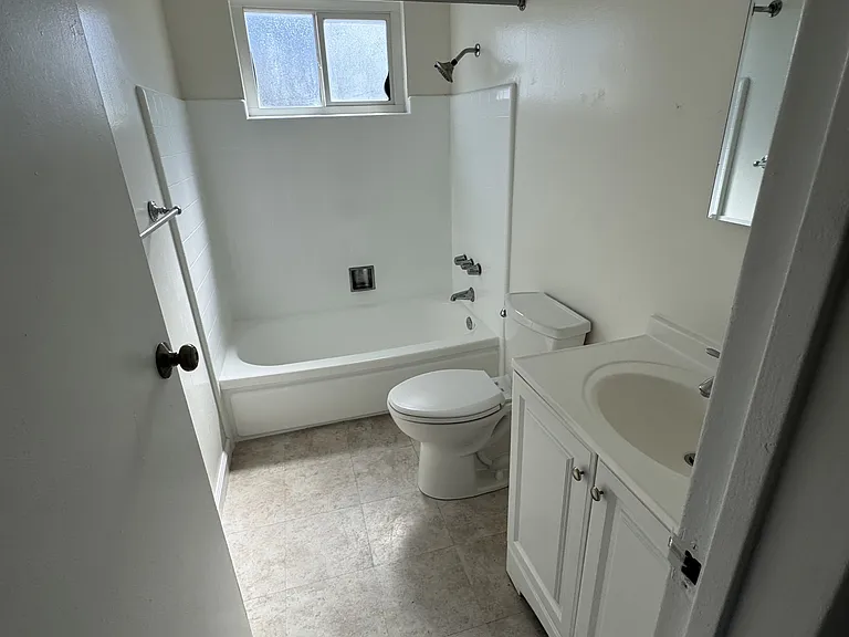 1359 Lewis St — Photo 10