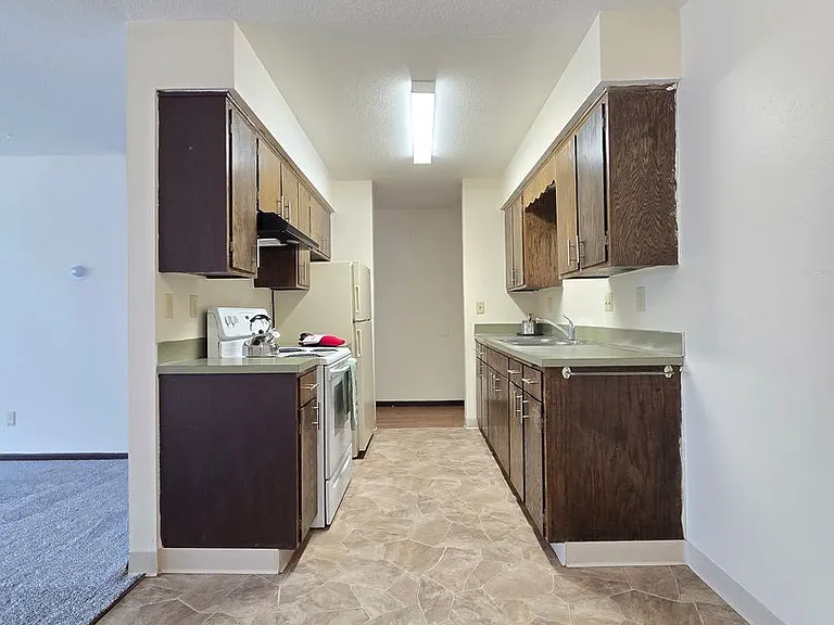 904 Thomas Ave NE — Photo 2