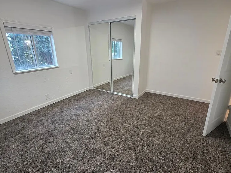 4072 Flower St — Photo 11