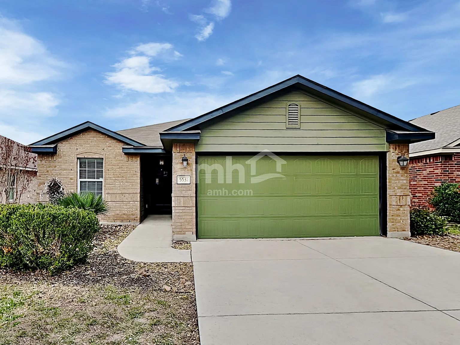 3 bed, 2.0 bath, 1561 sqft, $1,945 — Photo 1