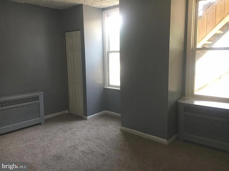 104 Market Pl #A — Photo 8
