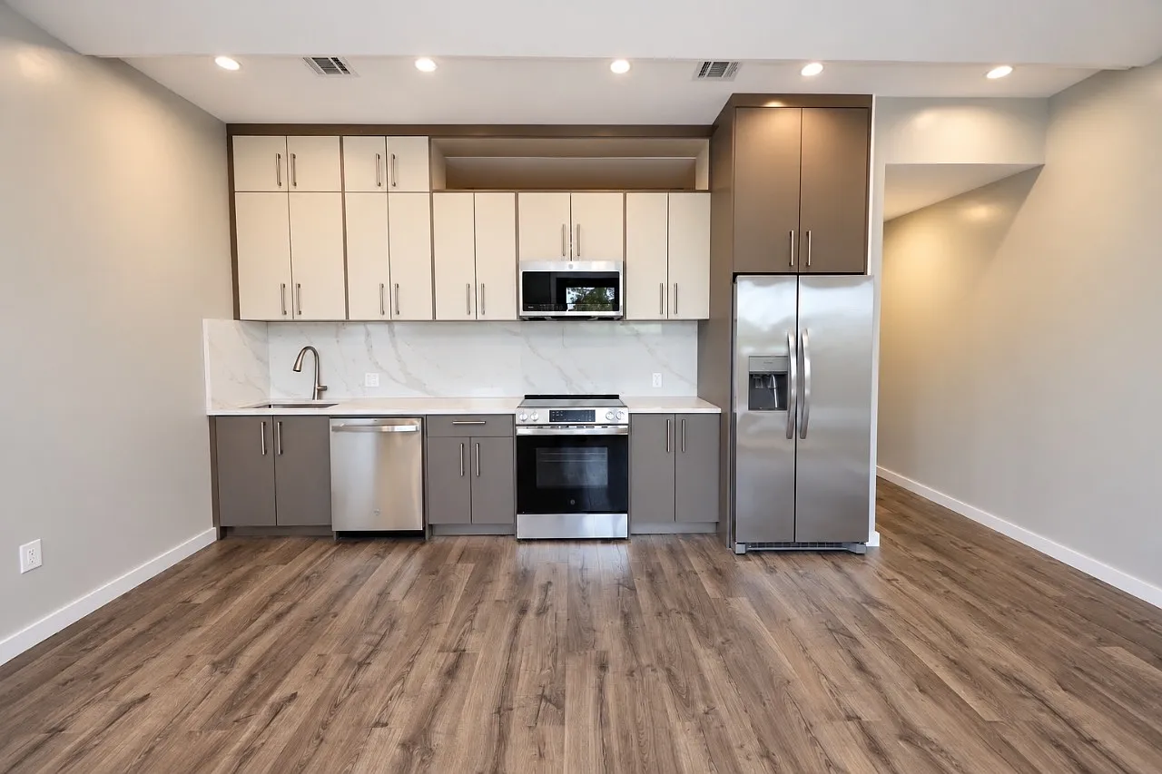 2 bed, 700 sqft, $3,200 — Photo 3