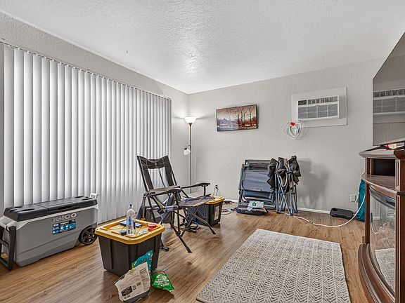 4th image of 1007 W 9th St