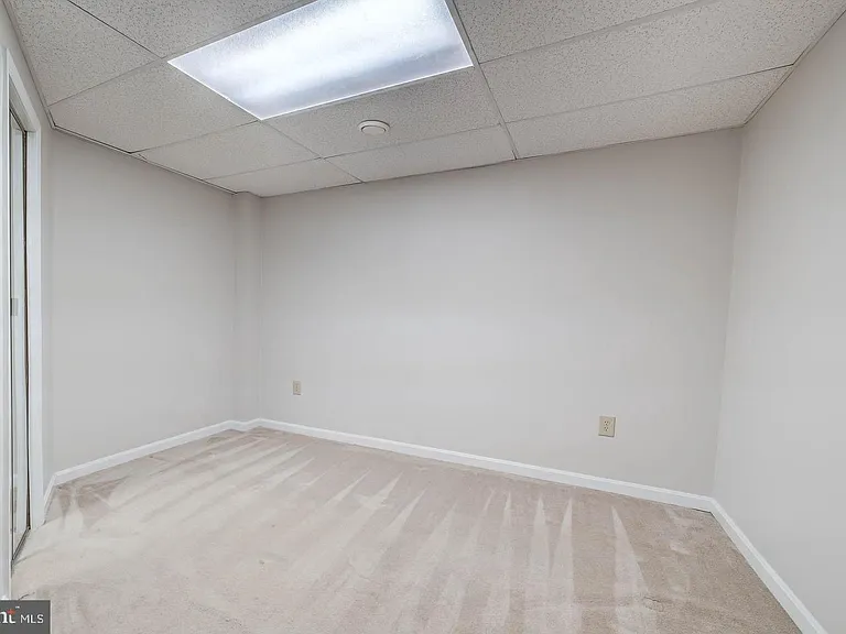 7208 Burton Hill Ct — Photo 23