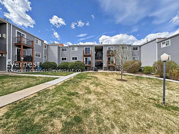 2 bed, 1.0 bath, 773 sqft, $1,297 — Photo 2