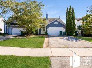 17 E Country Walk Dr, Round Lake Beach, IL