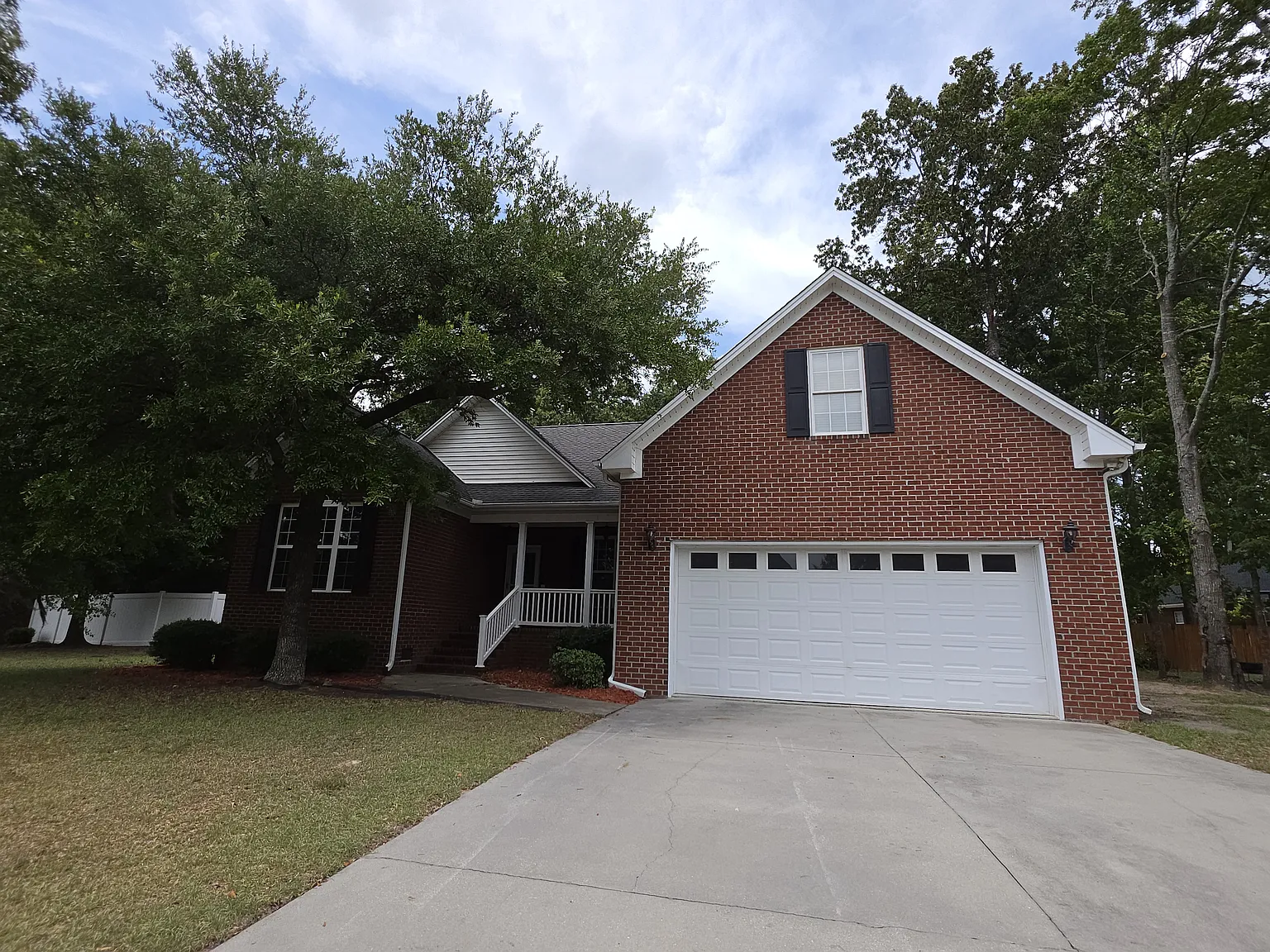 4 bed, 2305 sqft, $2,700 — Photo 1
