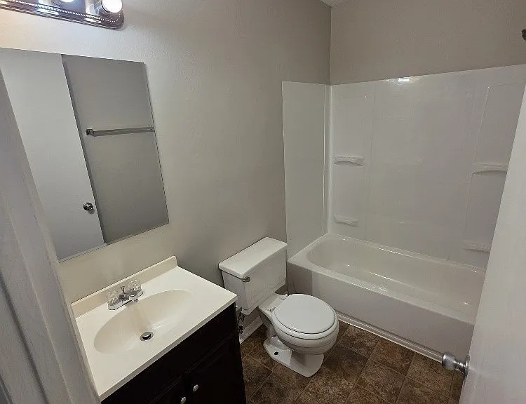 344 E Webster St — Photo 7