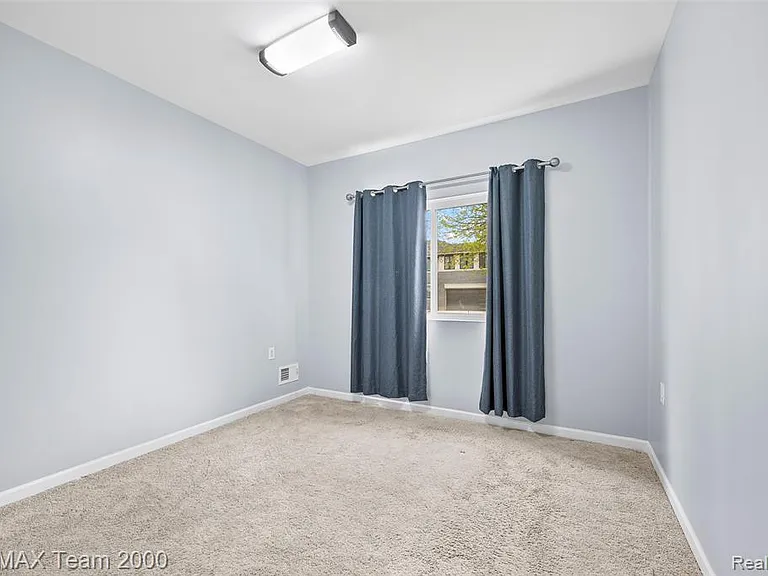3330 Woodside St — Photo 17