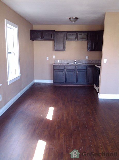 1st image of 1046 W Mlk Blvd APT 15
