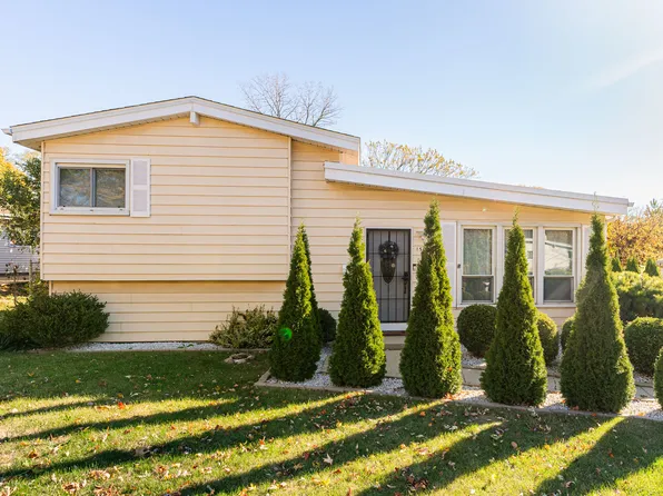 1515 Larry Ln, Glendale Heights, IL 60139