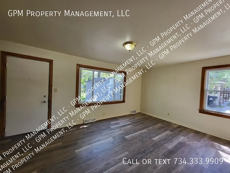2040 Dryden St — Photo 6