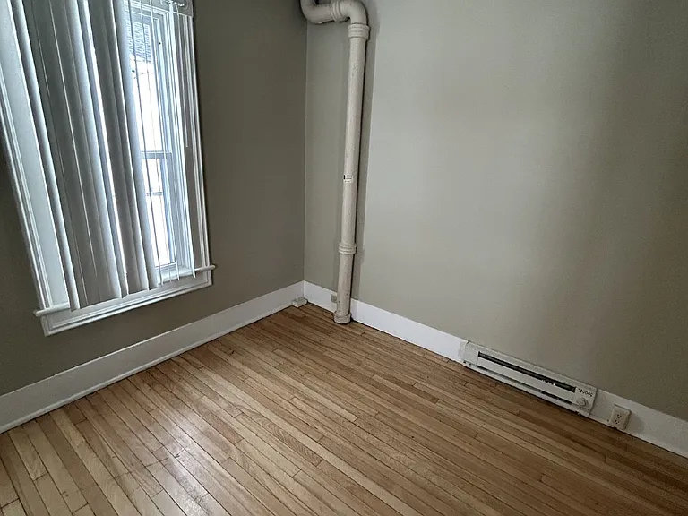 225 10th Ave — Photo 11