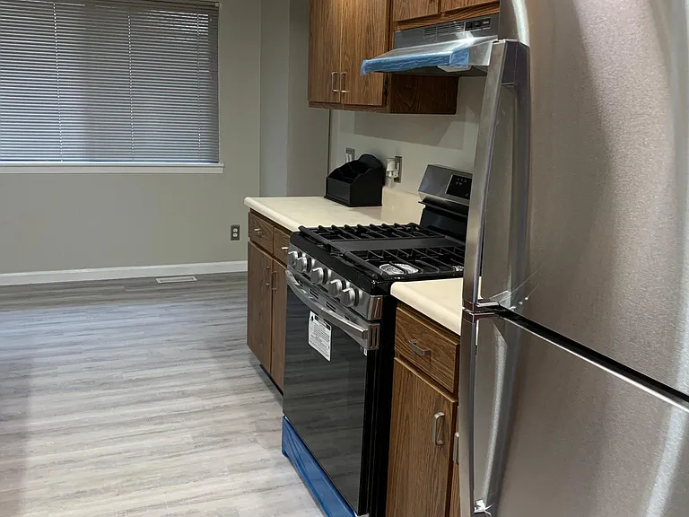 604 Compton Ave — Photo 3