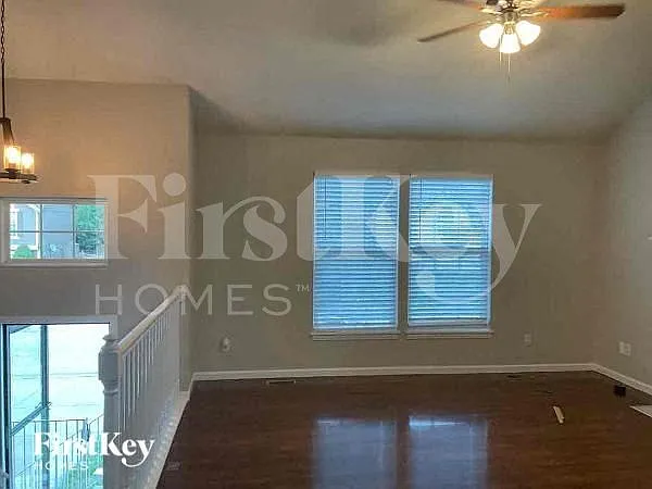 3 bed, 2.5 bath, 1724 sqft, $2,580 — Photo 3