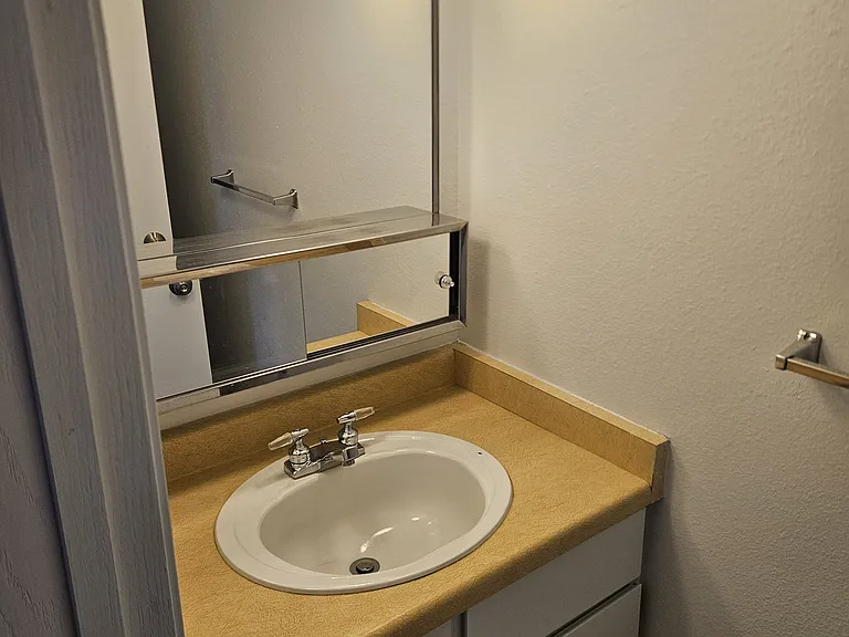 872 Russell St — Photo 10