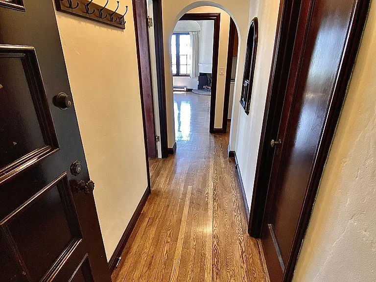 Tudor Hall Apartments — Photo 9