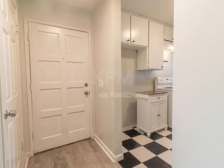 445 Almond Dr #80 — Photo 3
