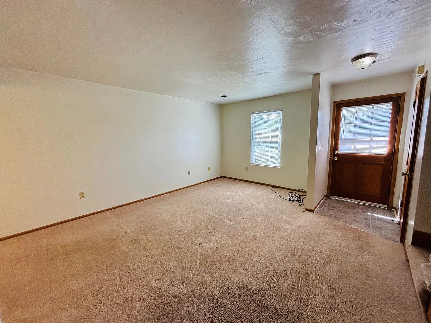 2 Bedroom, 1.5 Bath Townhouse — Photo 4