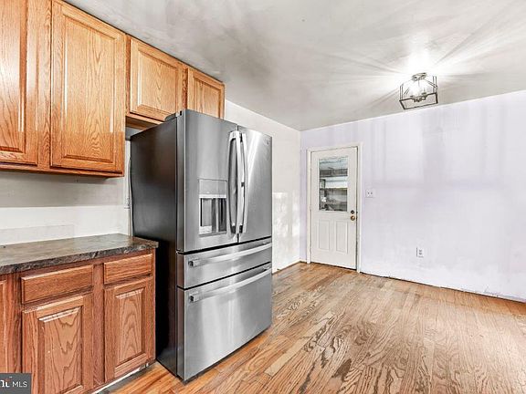 3rd image of 4450 Lancaster Dr