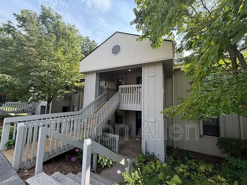 1304 Abbey Cir