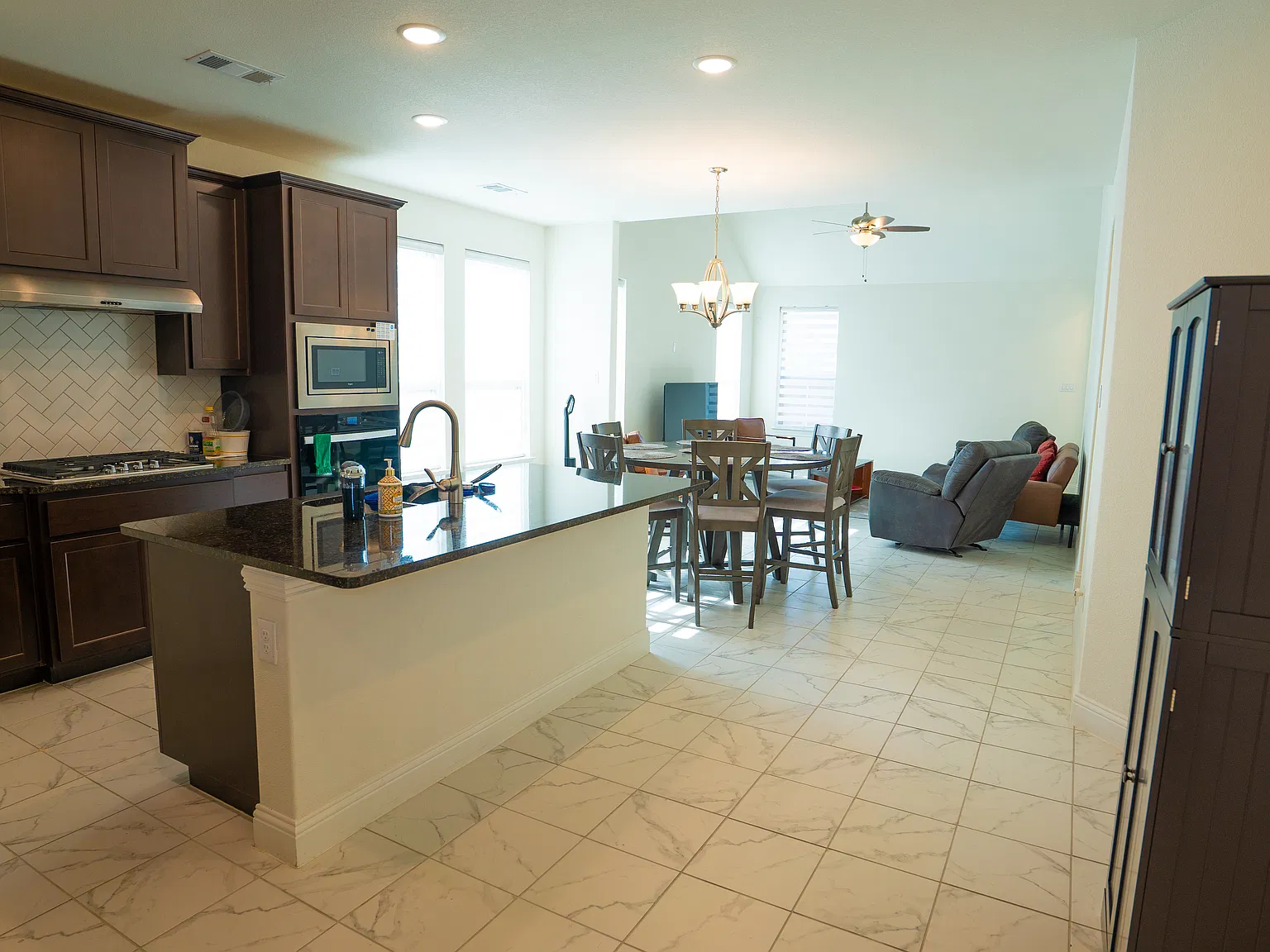 4 bed, 2994 sqft, $3,300 — Photo 2
