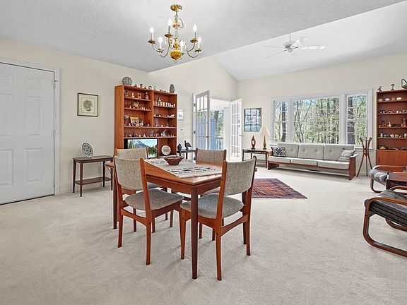 5th image of 14 Dalton Dr Unit 14