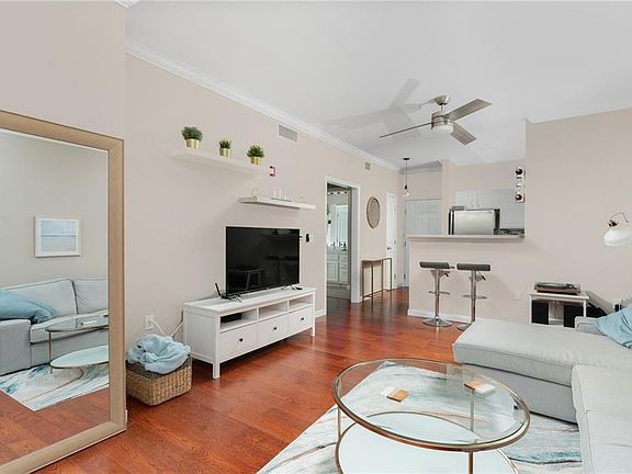 5th image of 903 Providence Pl #310