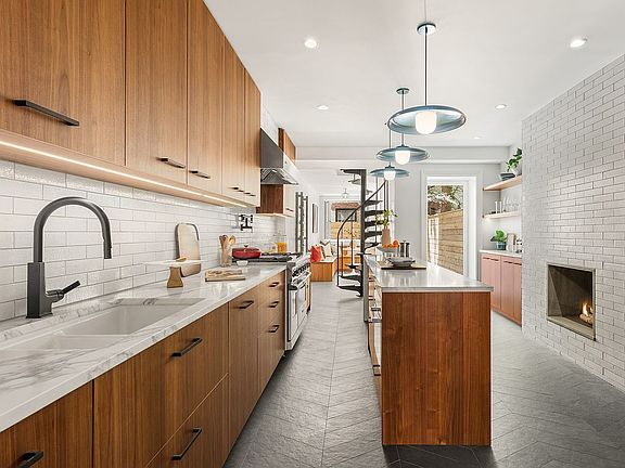5th image of 48 E 63rd St