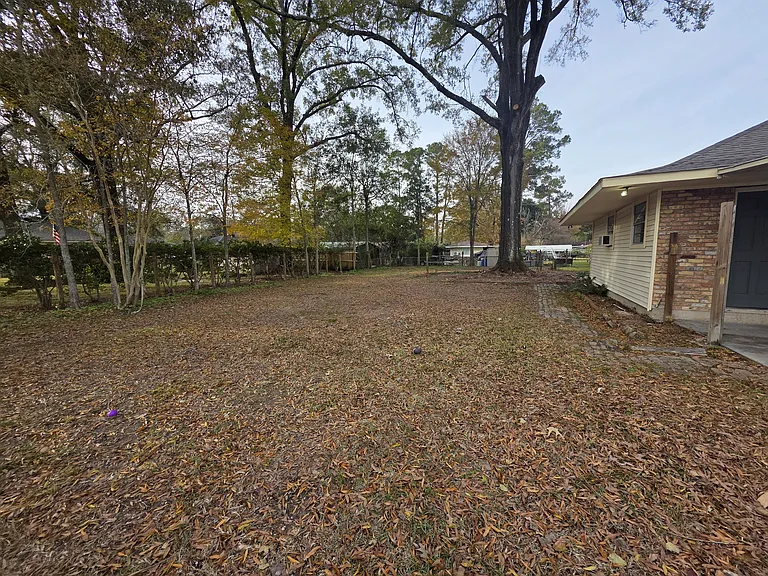 5219 Goodland Dr — Photo 2