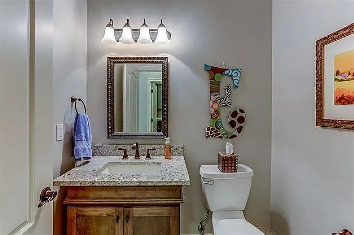 2520 Fox Hill Dr — Photo 14