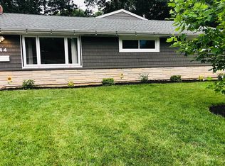 44 Torrington Dr, Warwick, RI 02889