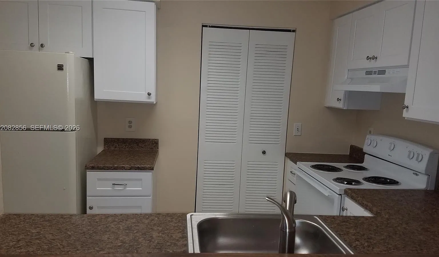 Royal Poinciana Condo — Photo 2