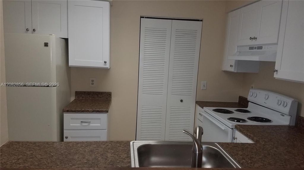 1255 SW 46th Ave APT 1715, photo 2