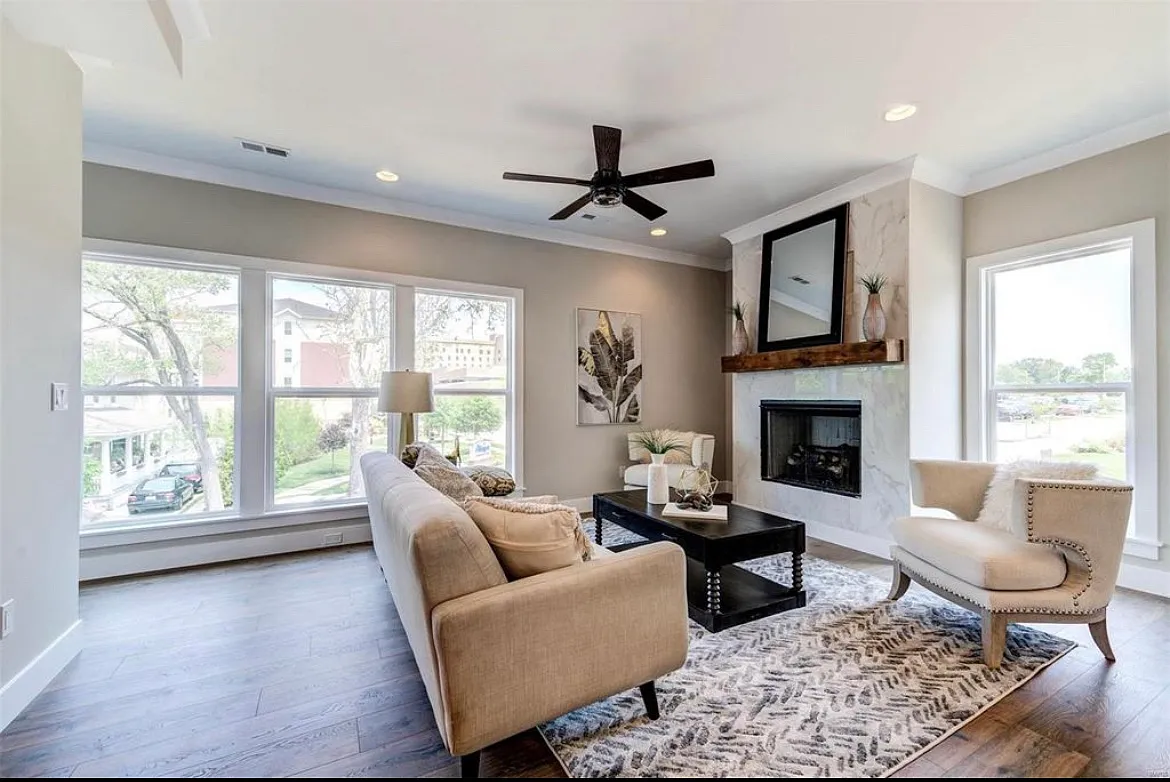 4 bed, 2.5 bath, 2200 sqft, $4,000 — Photo 3