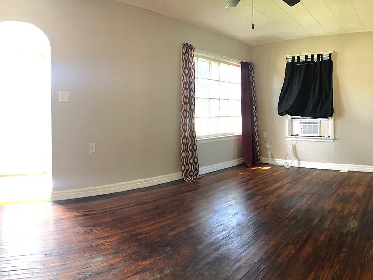 209 Main St — Photo 3