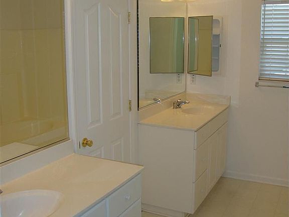 4th image of 151 Anjou Cir