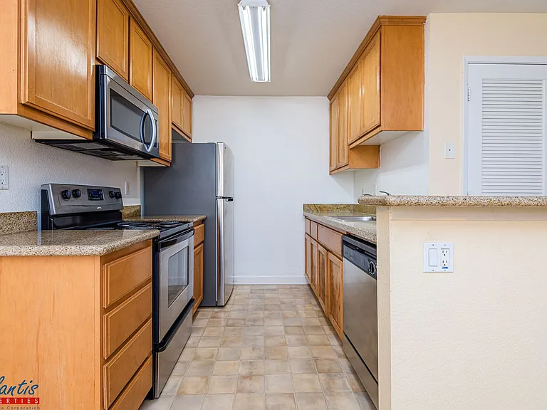 2750 Somerset Park Cir — Photo 5