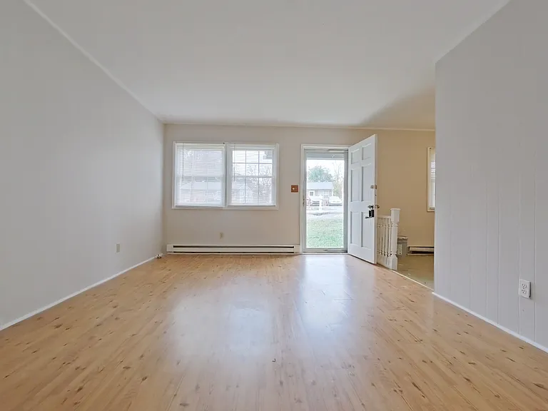 914 Pine Circle Dr — Photo 4