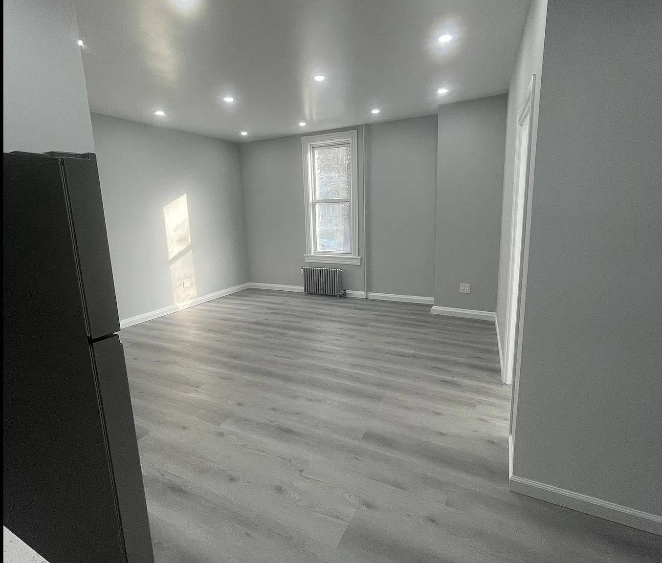 4 bed, 1100 sqft, $3,999 — Photo 3