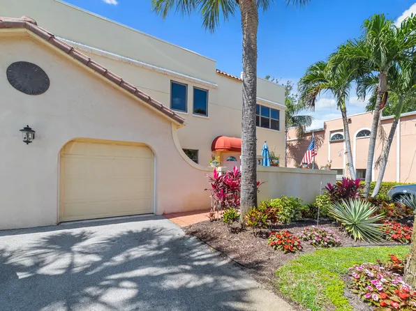 83 Uno Lago Drive, Juno Beach, FL 33408