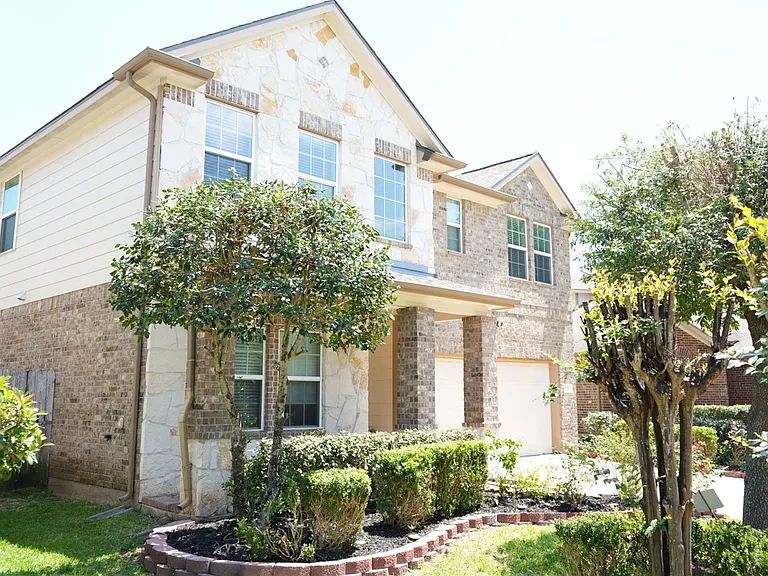 6306 Bain Dr — Photo 3